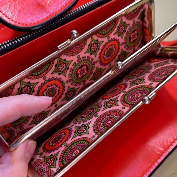 Vintage 1960’s70’s orange faux leather wristlet. - Picture 8 of 16